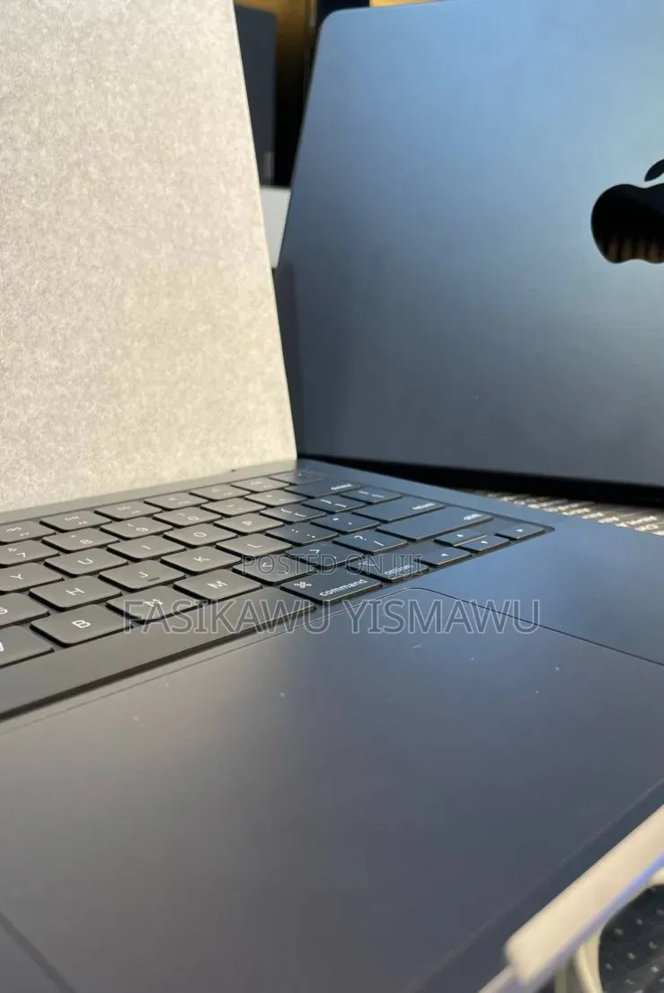 New Laptop Apple MacBook Air 2024 M3 13-inch 64GB Apple M3 SSD 1T
