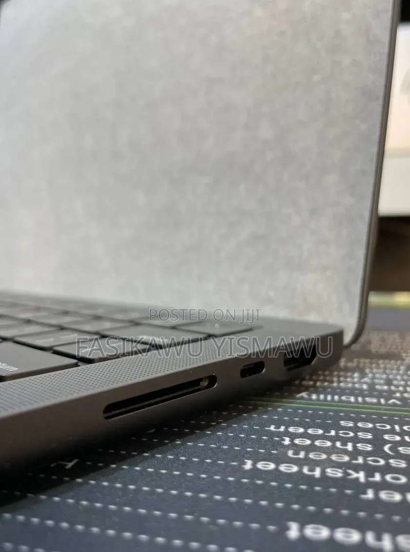 New Laptop Apple MacBook Air 2024 M3 13-inch 64GB Apple M3 SSD 1T