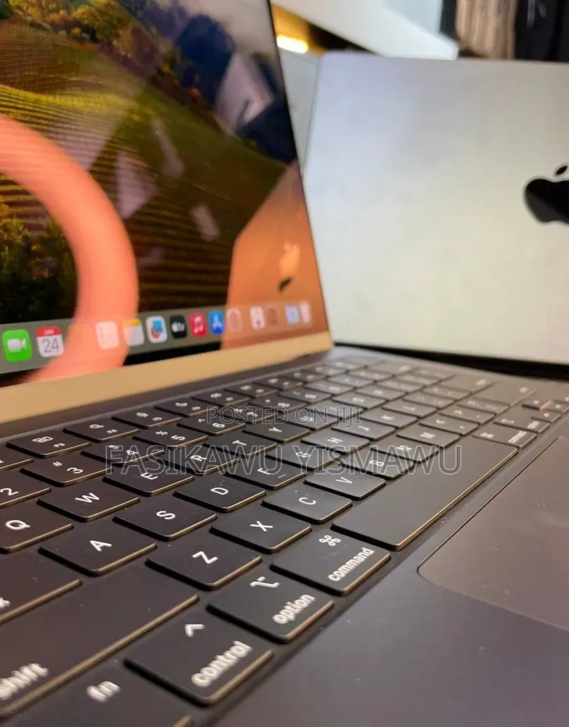 New Laptop Apple MacBook Air 2024 M3 13-inch 64GB Apple M3 SSD 1T
