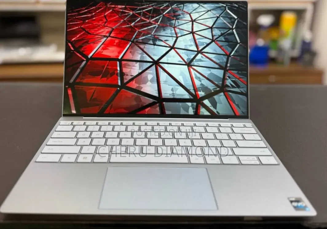 New Laptop Dell XPS 13 8GB Intel Core i5 SSD 256GB