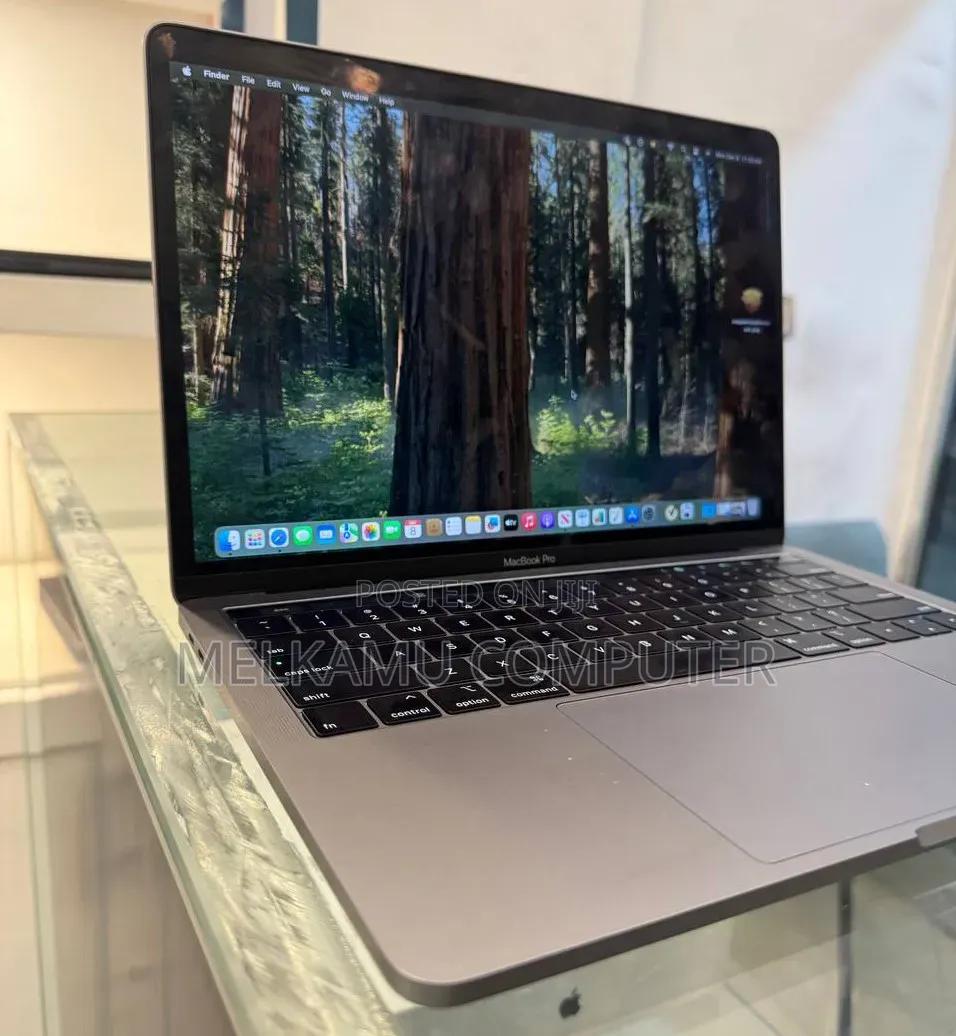 New Laptop Apple MacBook Pro 2019 8GB Intel Core i5 SSD 512GB
