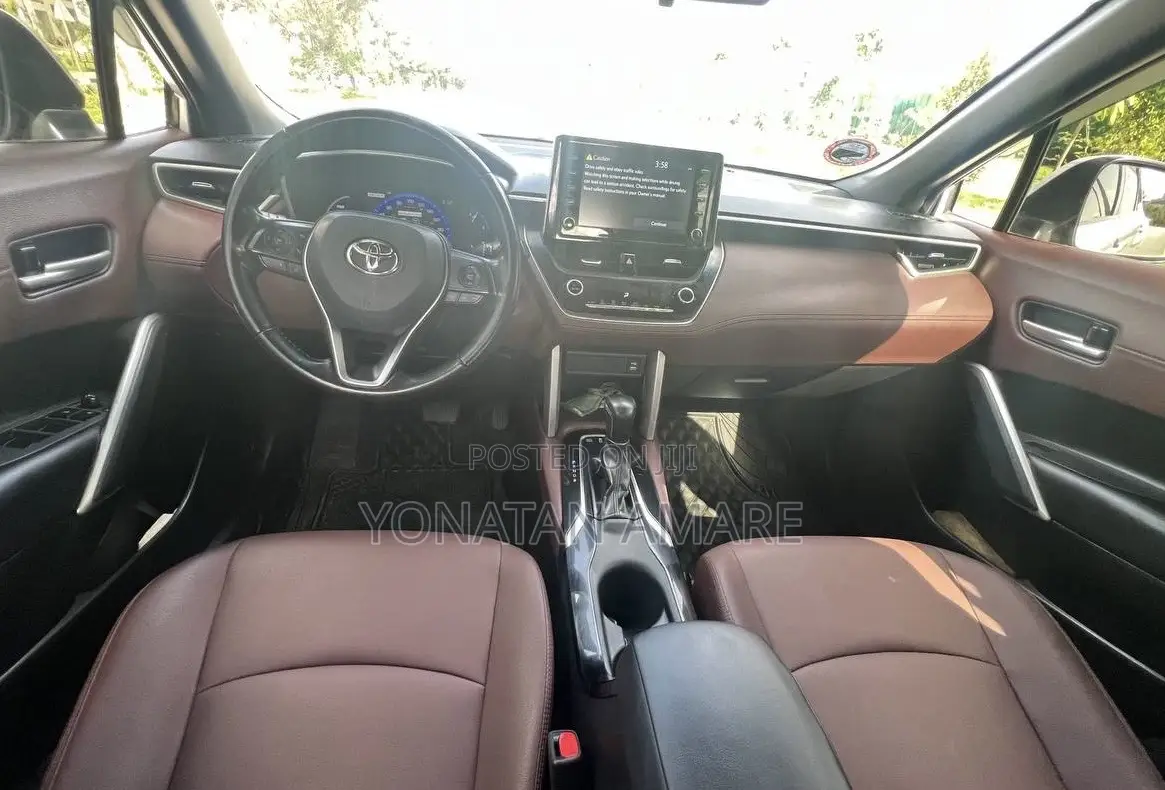 Toyota Corolla Cross Hybrid 2023 Silver