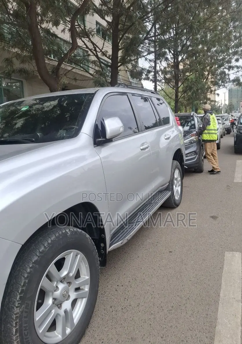 Toyota Land Cruiser Prado 2012 Silver