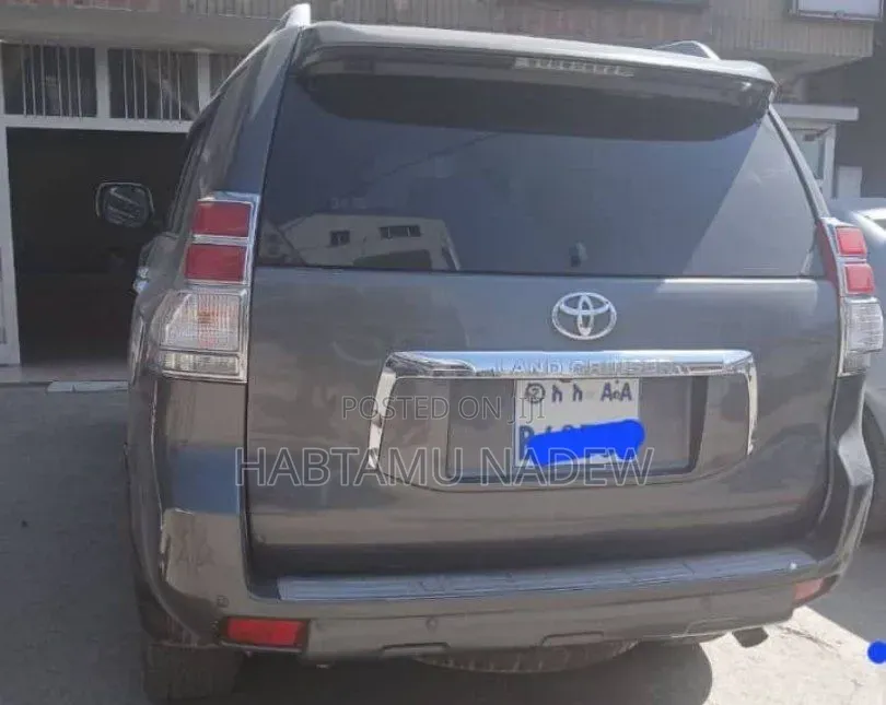Toyota Land Cruiser 2010 Silver