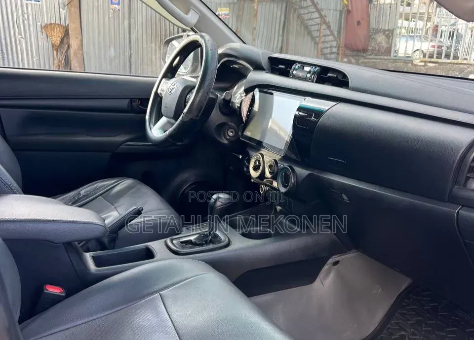 Toyota Hilux 2022 Silver
