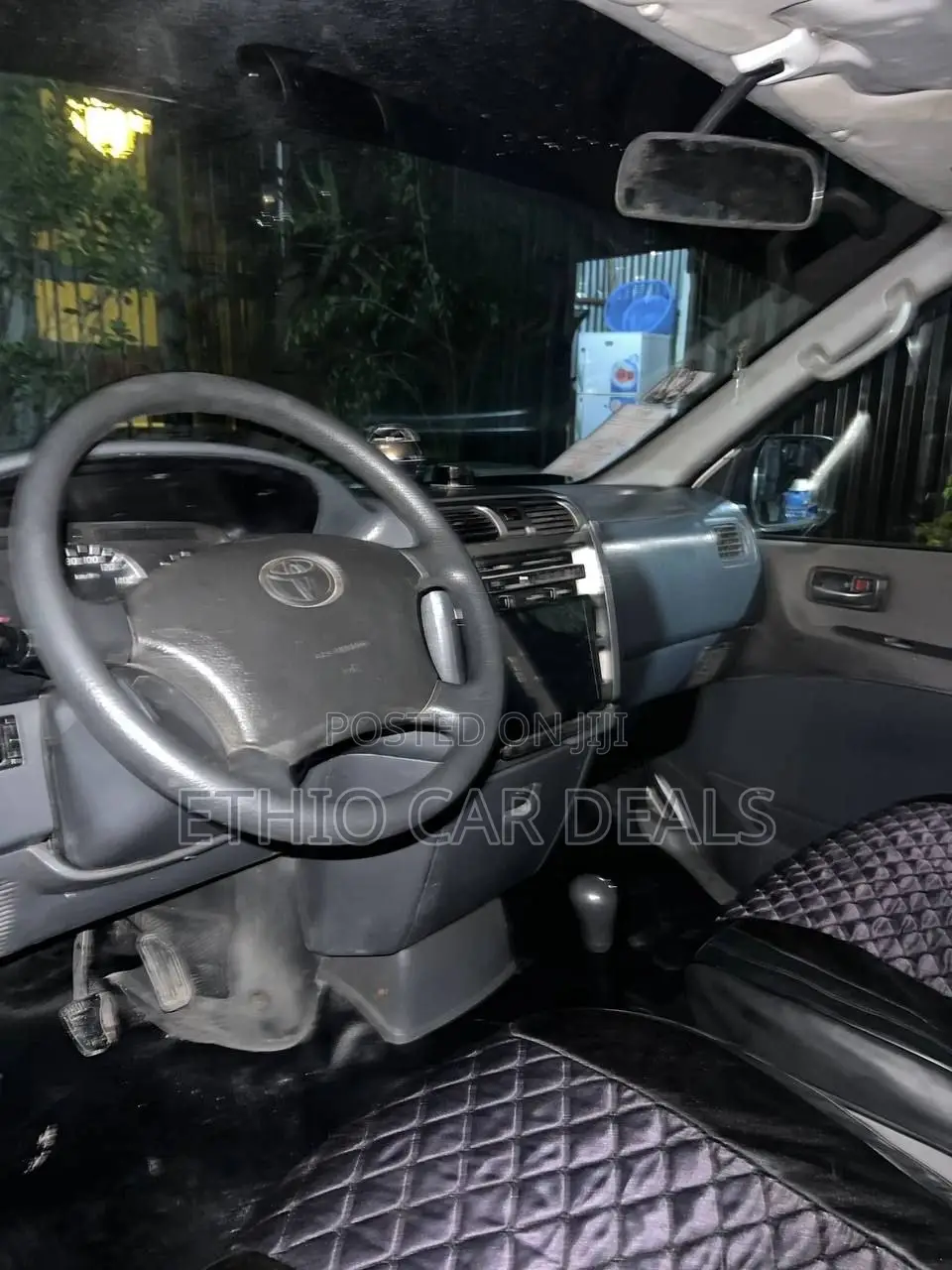 Toyota HiAce 2009 White