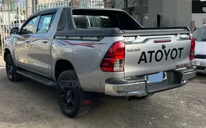 Toyota Hilux 2022 Silver