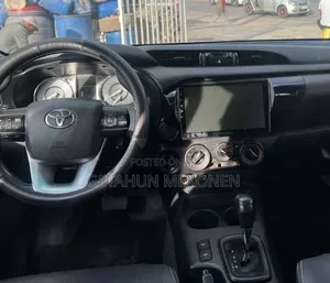Toyota Hilux 2022 Silver