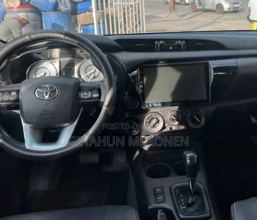 Toyota Hilux 2022 Silver