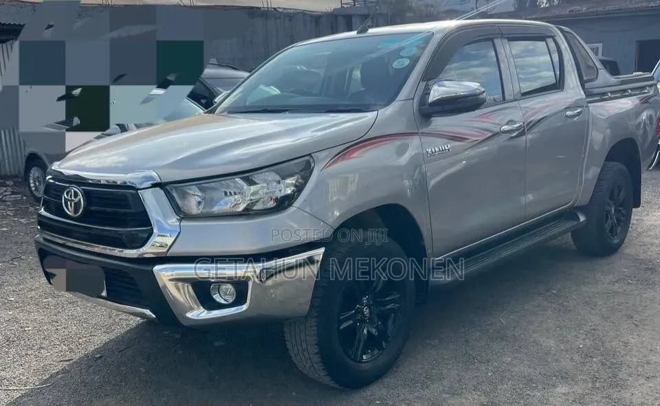 Toyota Hilux 2022 Silver