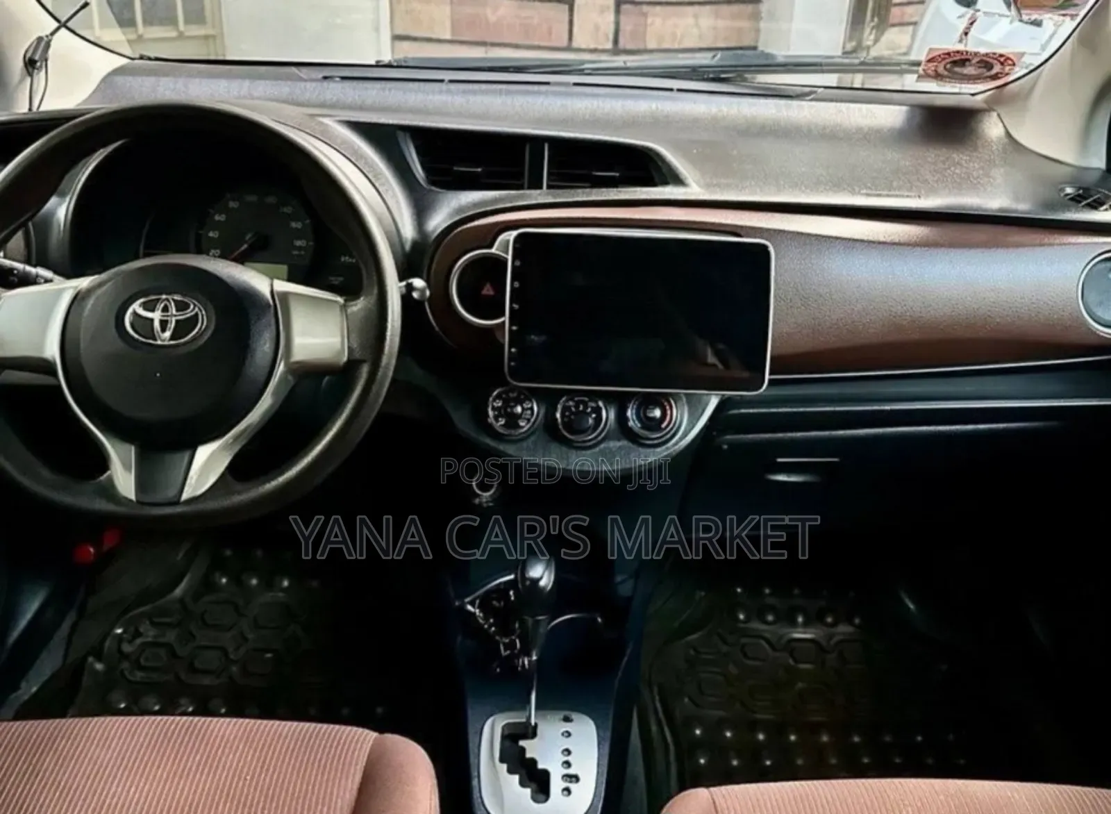 Toyota Yaris 2012 Silver