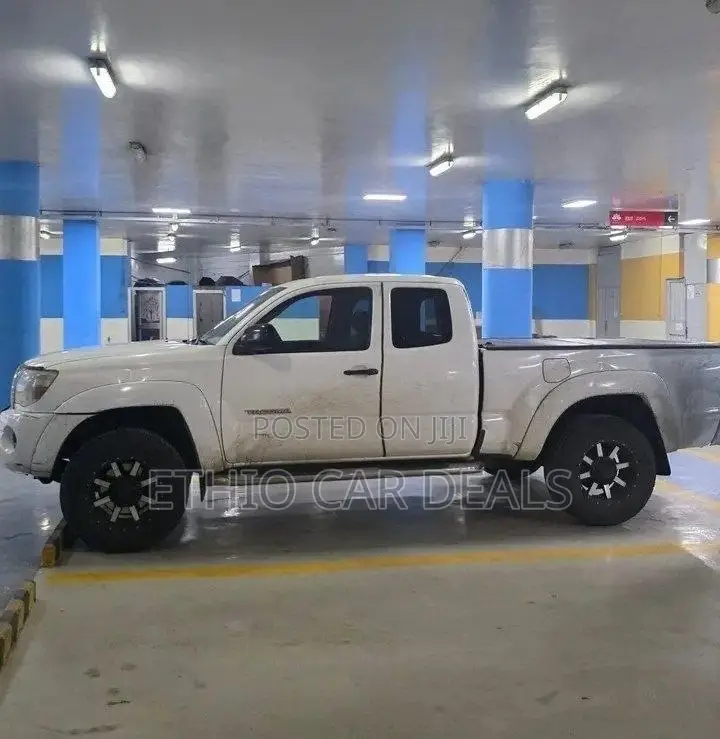 Toyota Tacoma 2007 White