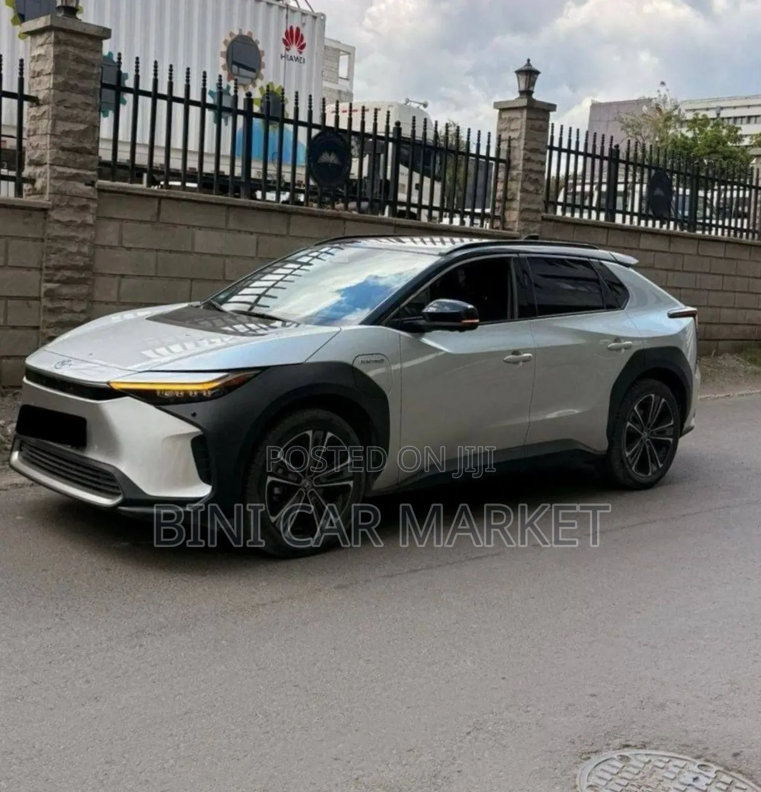 Toyota bZ4X 71.4 kWh AWD 2023 Gold
