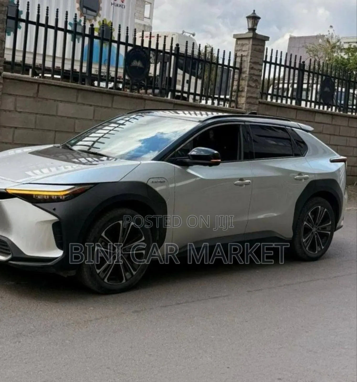 Toyota bZ4X 71.4 kWh AWD 2023 Gold