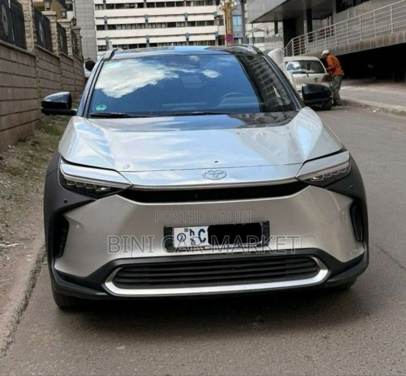 Toyota bZ4X 71.4 kWh AWD 2023 Gold