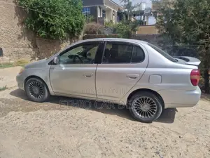 Toyota Platz 2002 Silver