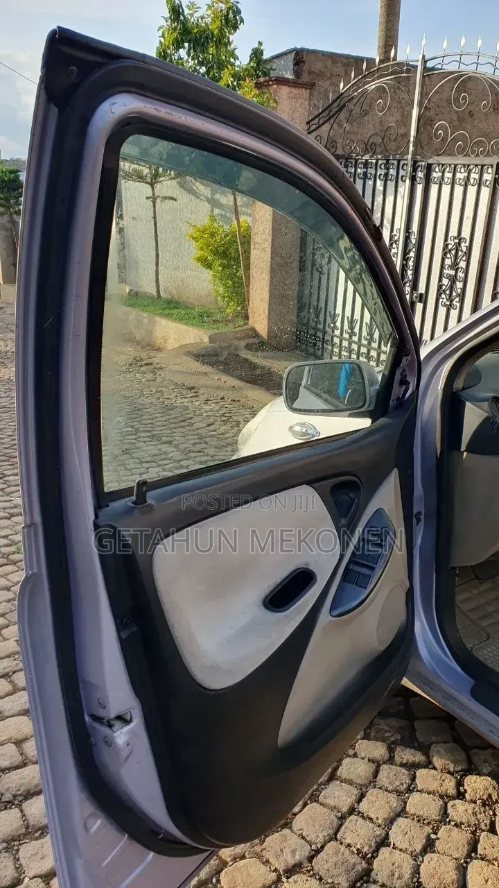 Toyota Vitz 2004 Silver