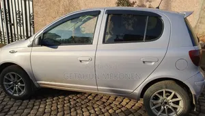 Toyota Vitz 2004 Silver