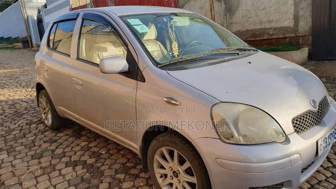 Toyota Vitz 2004 Silver