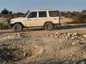 Toyota Land Cruiser 2012 White