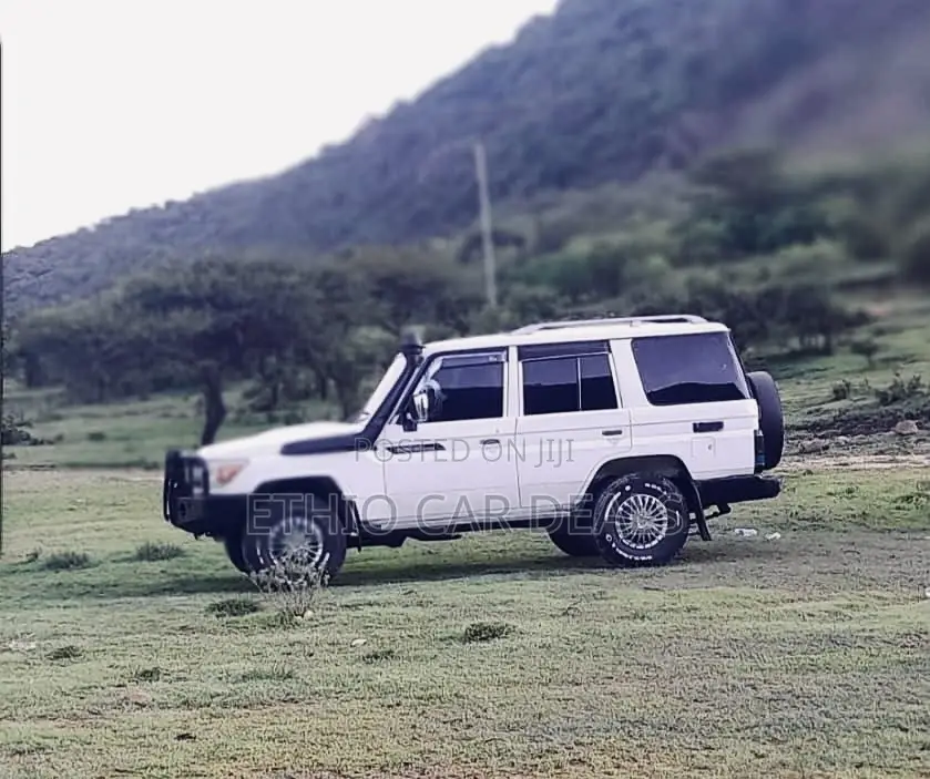 Toyota Land Cruiser 2012 White