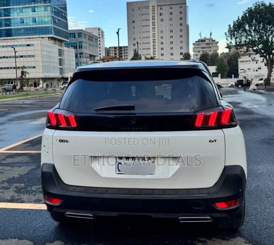 Peugeot 5008 2021 White