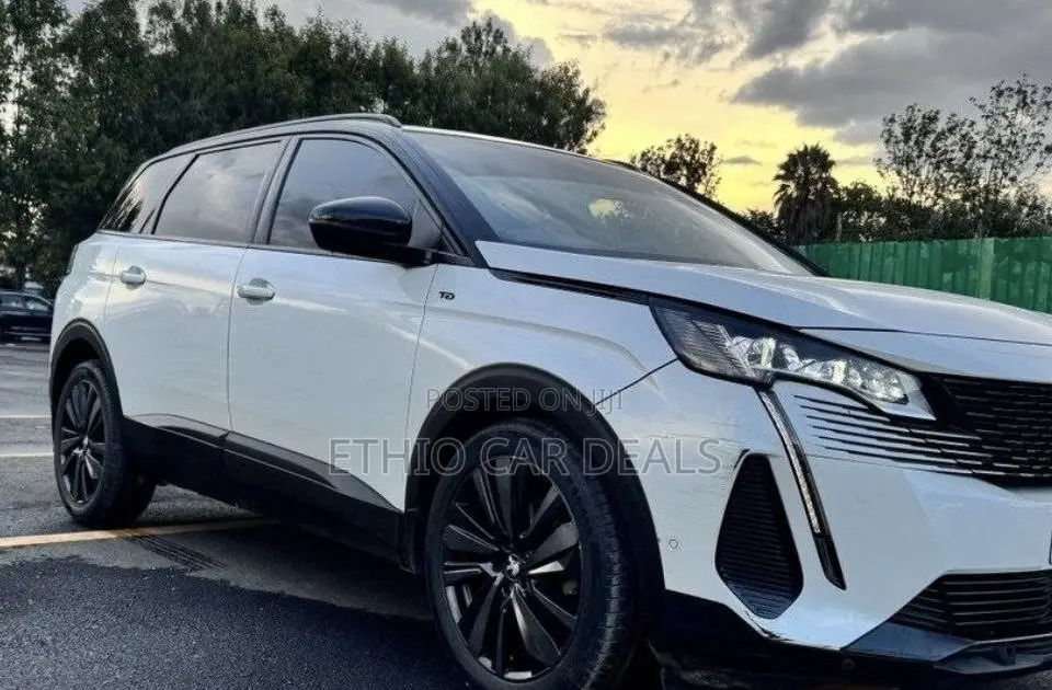 Peugeot 5008 2021 White