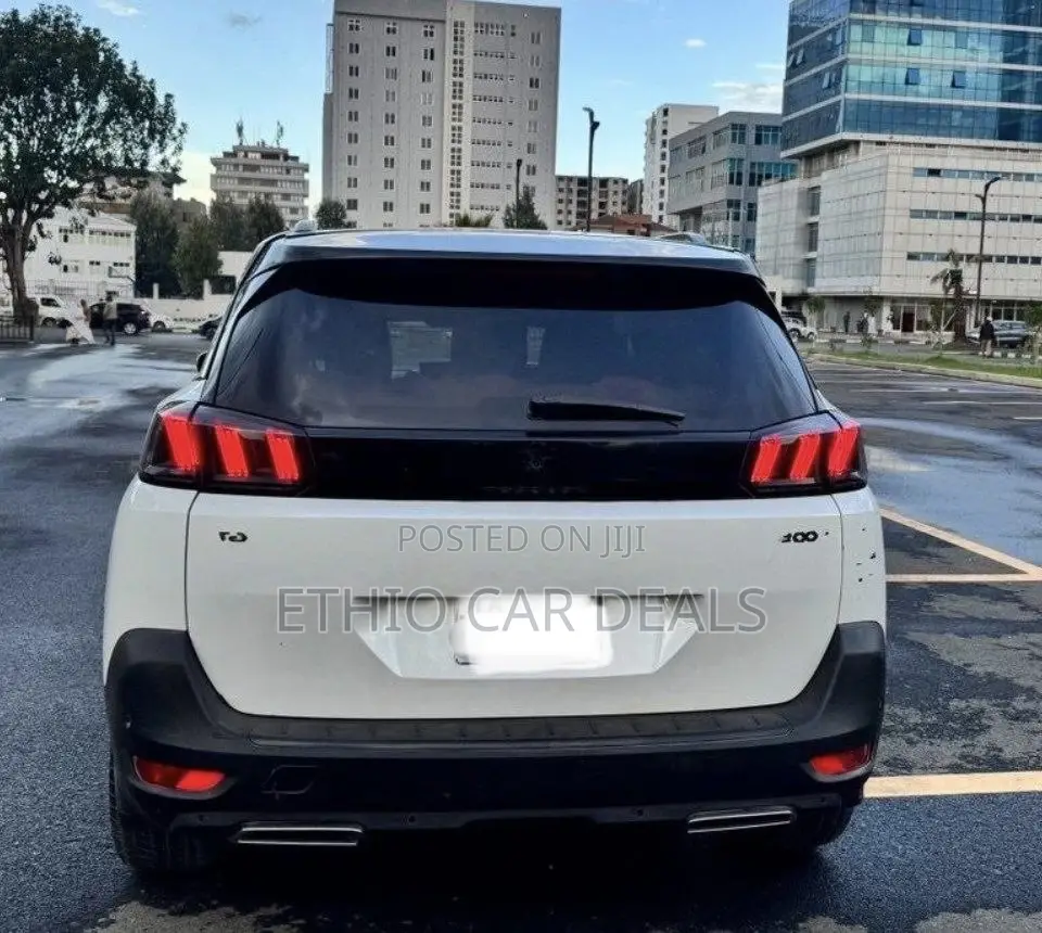 Peugeot 5008 2021 White