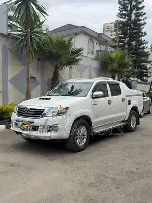 Toyota Hilux 2013 White