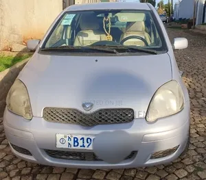 Toyota Vitz 2004 Silver