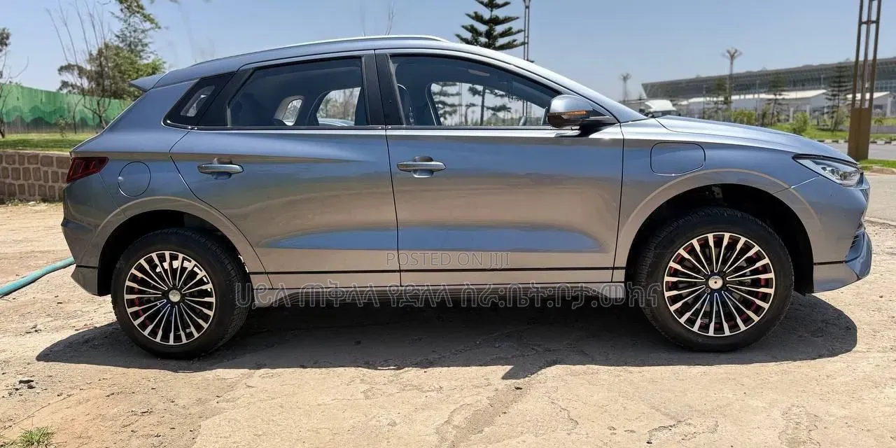 BYD E2 43 kWh 94 hp FWD 2025 Gray