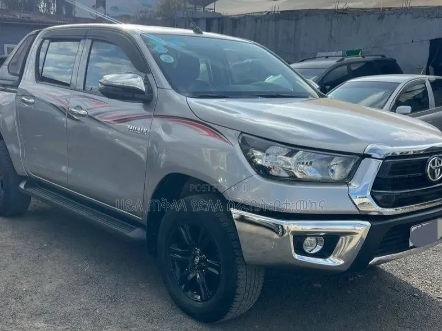 Toyota Hilux 2022 Silver