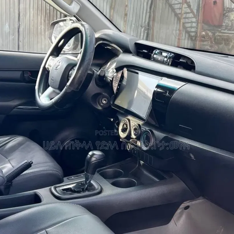 Toyota Hilux 2022 Silver