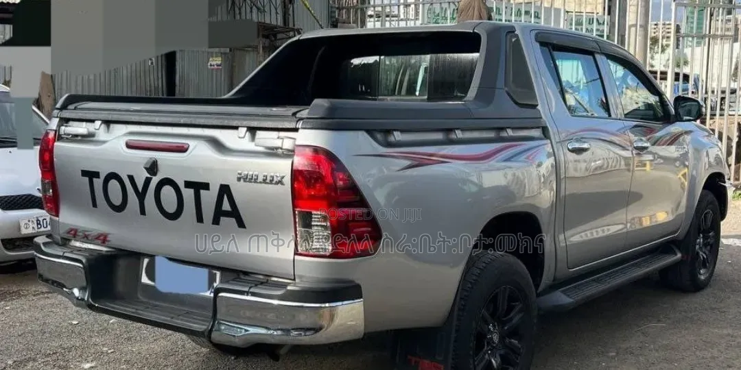 Toyota Hilux 2022 Silver