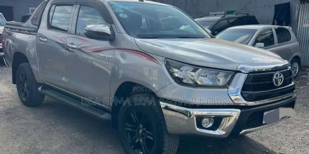 Toyota Hilux 2022 Silver