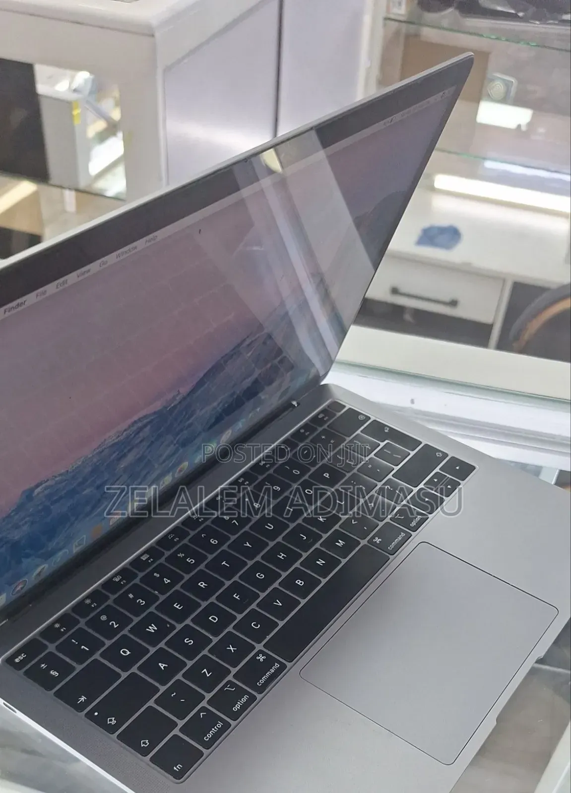 New Laptop Apple MacBook Pro 2018 8GB Intel Core i5 SSD 128GB