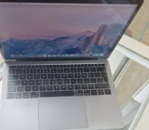 New Laptop Apple MacBook Pro 2018 8GB Intel Core i5 SSD 128GB