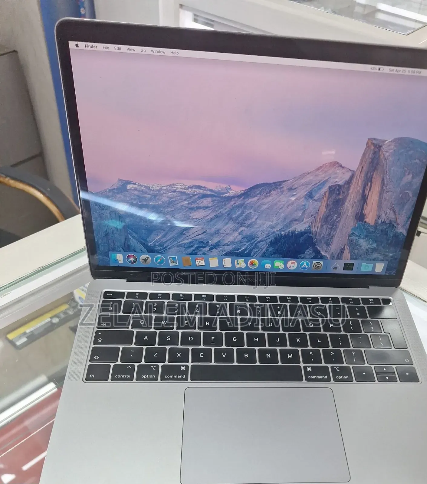 New Laptop Apple MacBook Pro 2018 8GB Intel Core i5 SSD 128GB