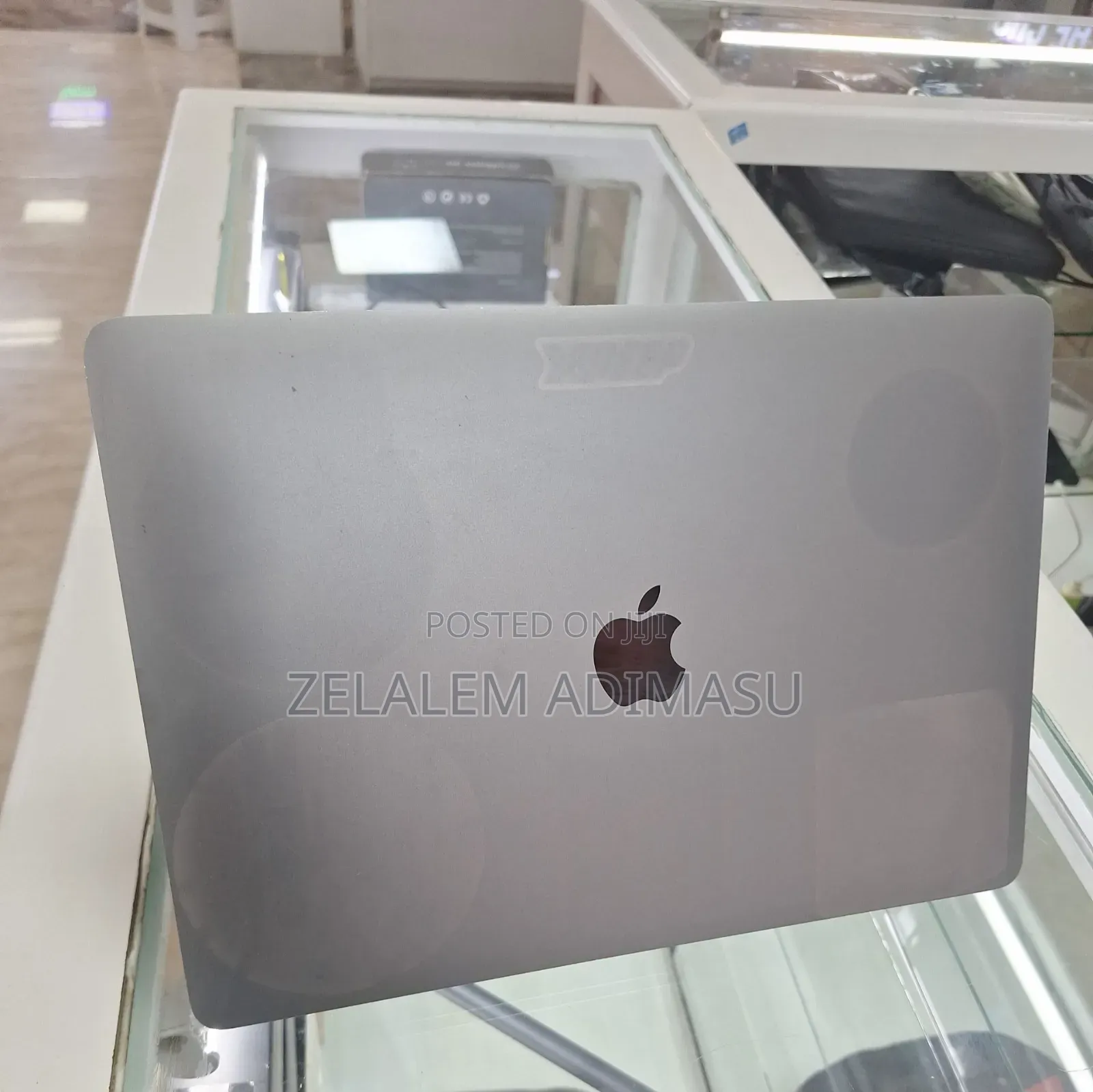 New Laptop Apple MacBook Pro 2018 8GB Intel Core i5 SSD 128GB
