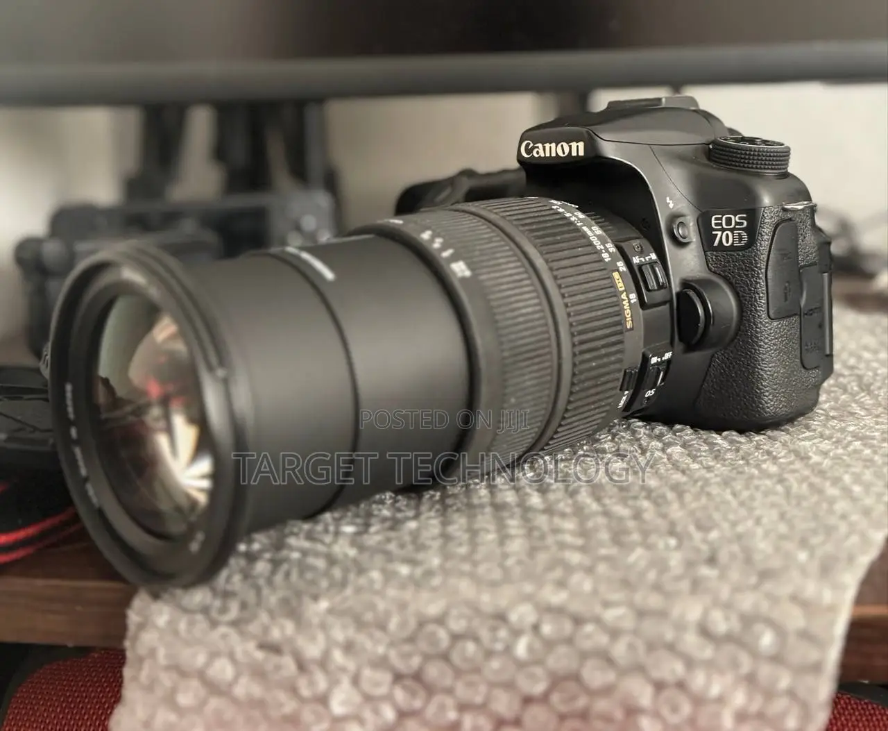 Canon 70d With 18-200 Mm Zoom Lens