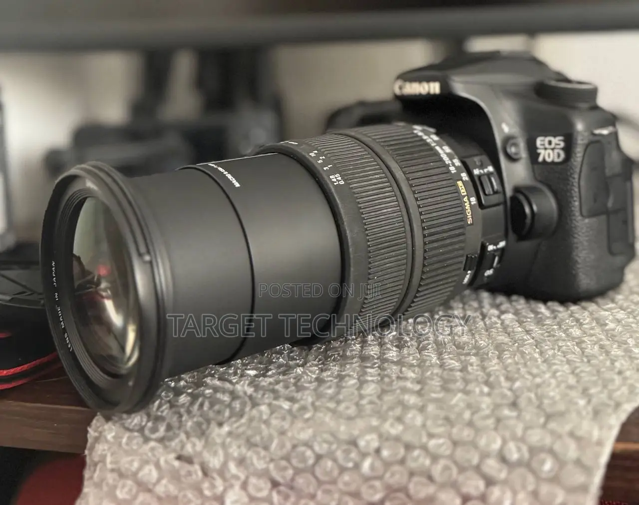 Canon 70d With 18-200 Mm Zoom Lens
