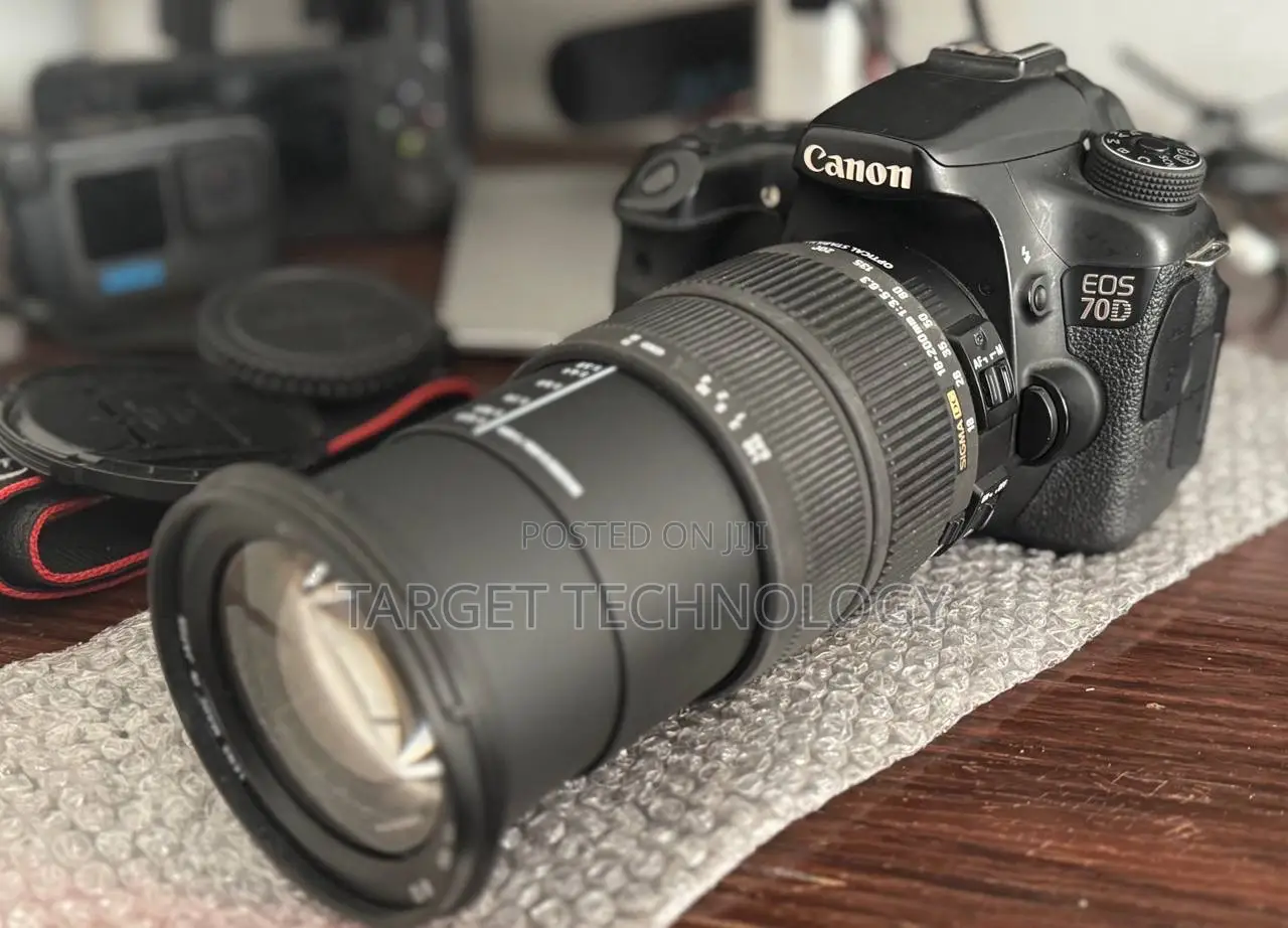 Canon 70d With 18-200 Mm Zoom Lens