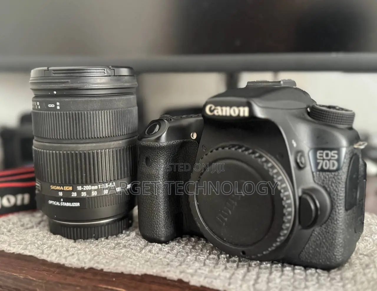 Canon 70d With 18-200 Mm Zoom Lens