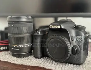 Canon 70d With 18-200 Mm Zoom Lens