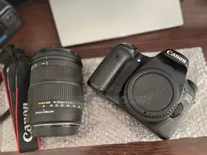 Canon 70d With 18-200 Mm Zoom Lens