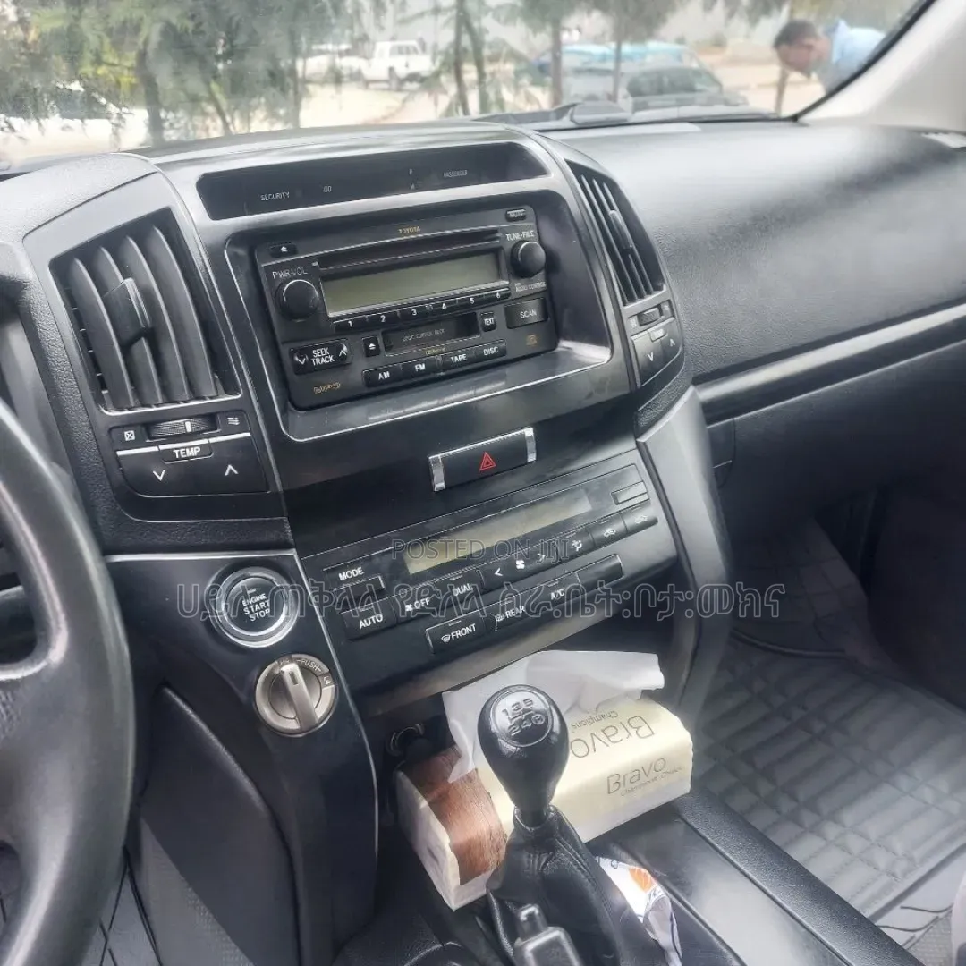 Toyota Land Cruiser 2011 White