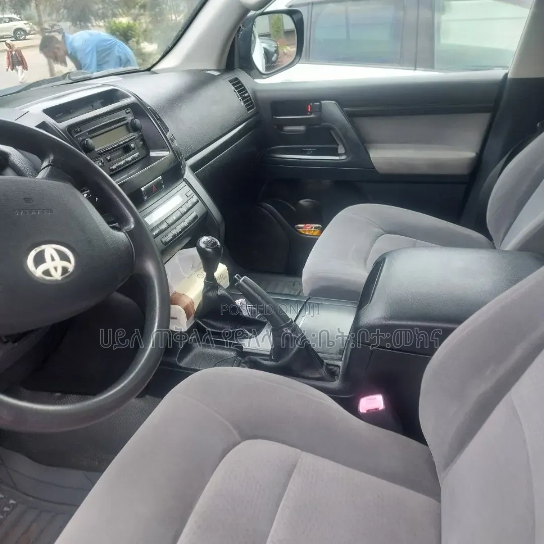 Toyota Land Cruiser 2011 White