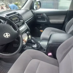 Toyota Land Cruiser 2011 White