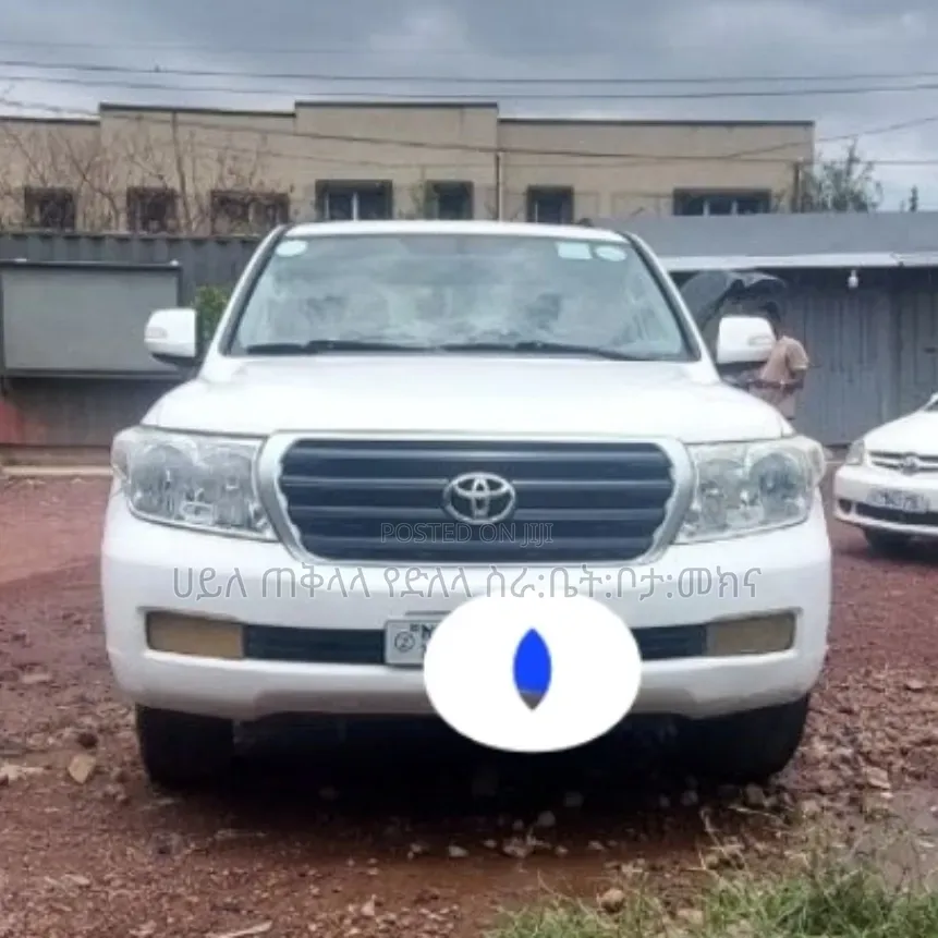 Toyota Land Cruiser 2011 White