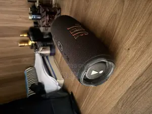 JBL Charge 5